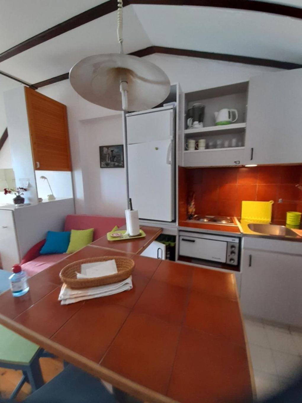 Apartment Danka - Affordable And At The Beach Брист Екстериор снимка