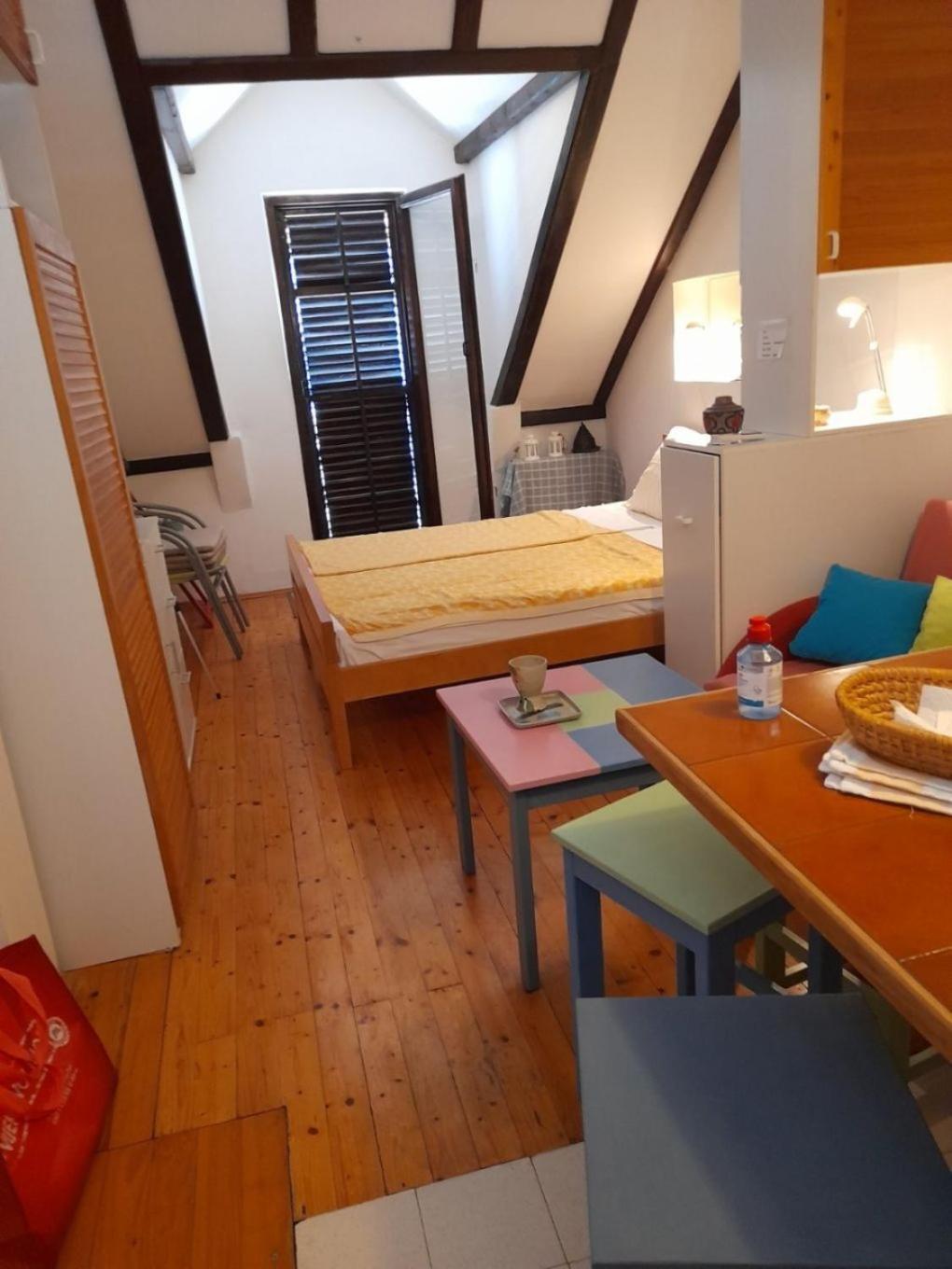 Apartment Danka - Affordable And At The Beach Брист Екстериор снимка