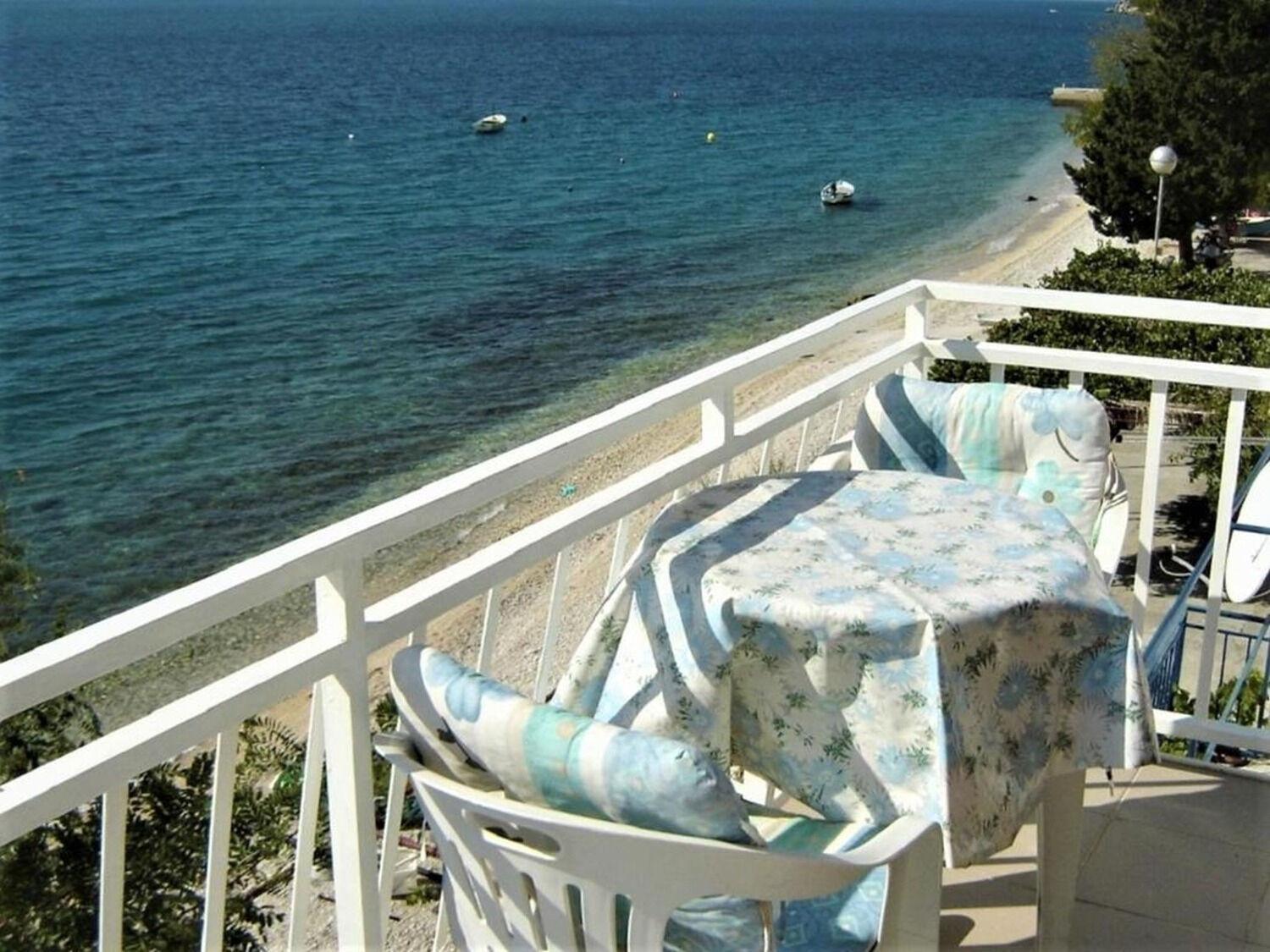 Apartment Danka - Affordable And At The Beach Брист Екстериор снимка