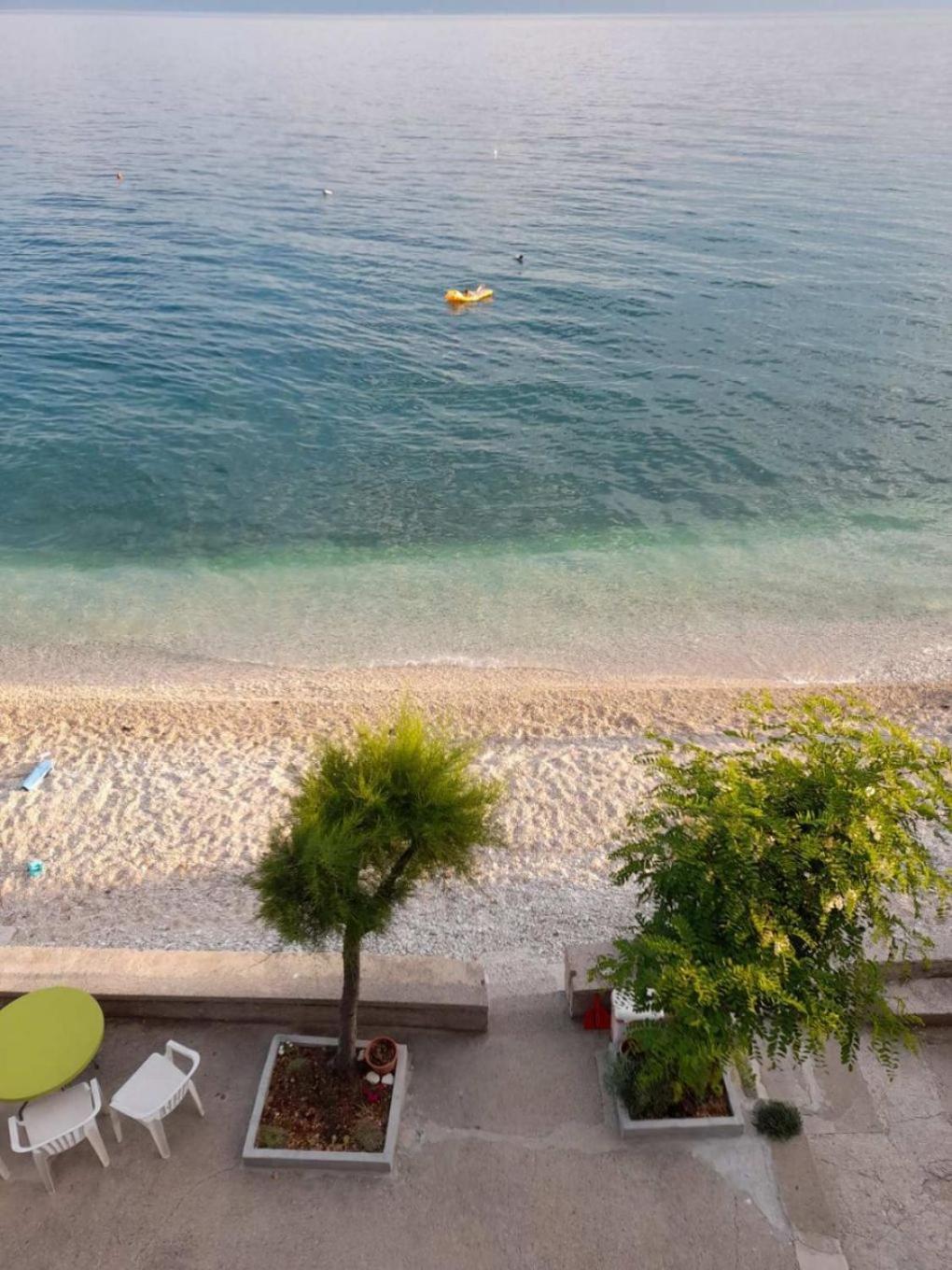 Apartment Danka - Affordable And At The Beach Брист Екстериор снимка