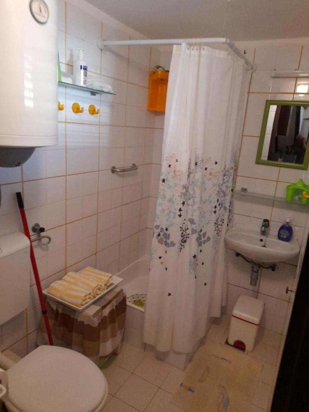 Apartment Danka - Affordable And At The Beach Брист Екстериор снимка